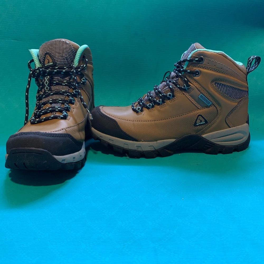 Otah Women’s Hiking Boots